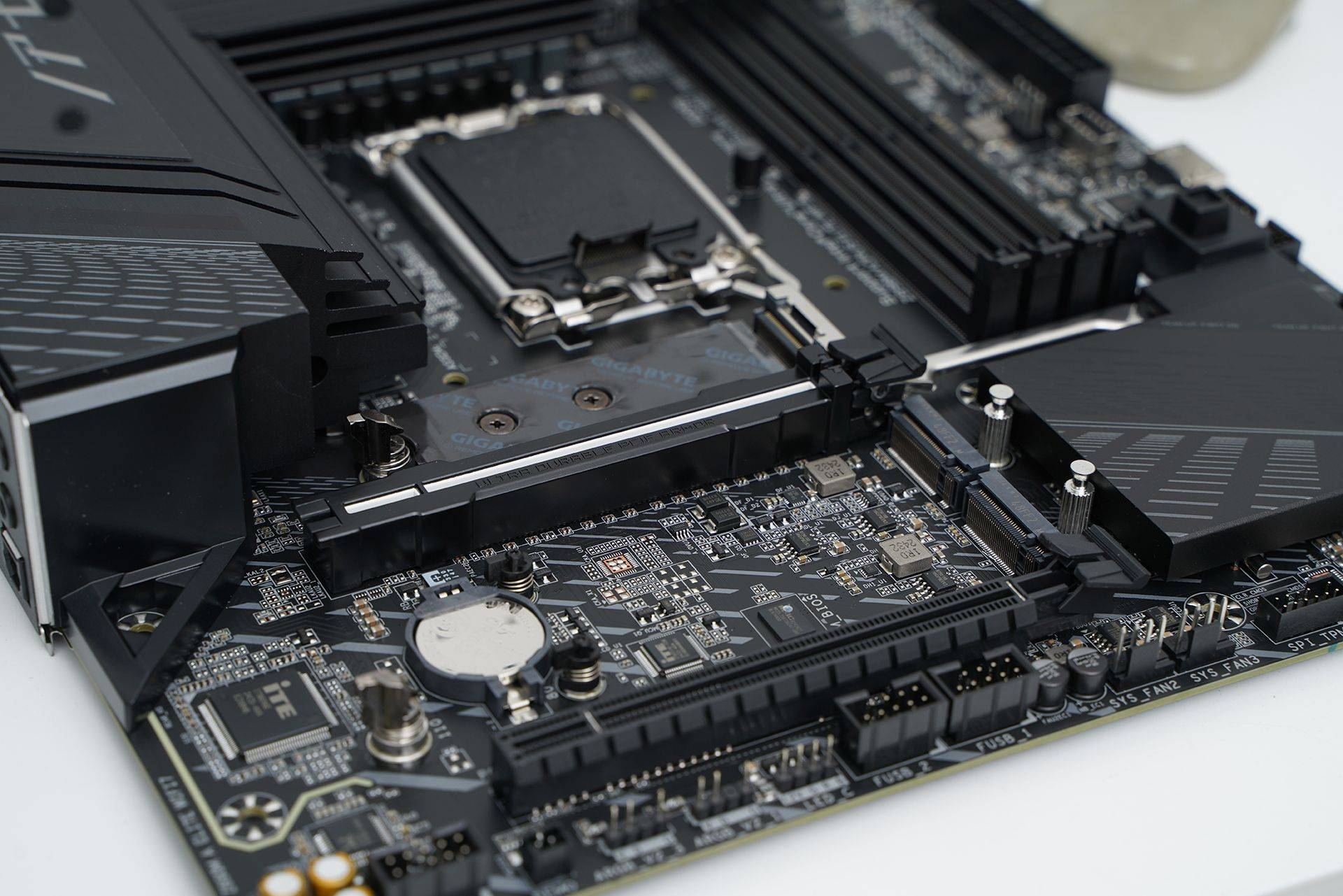 微型ATX主板 紧凑与性能的完美平衡